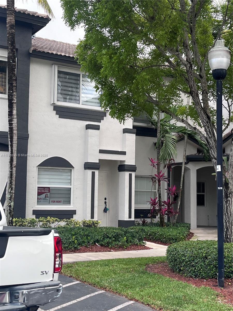 Rental Property at 2320 Se 23rd Rd 2320, Homestead, Miami-Dade County, Florida - Bedrooms: 3 
Bathrooms: 3  - $2,400 MO.