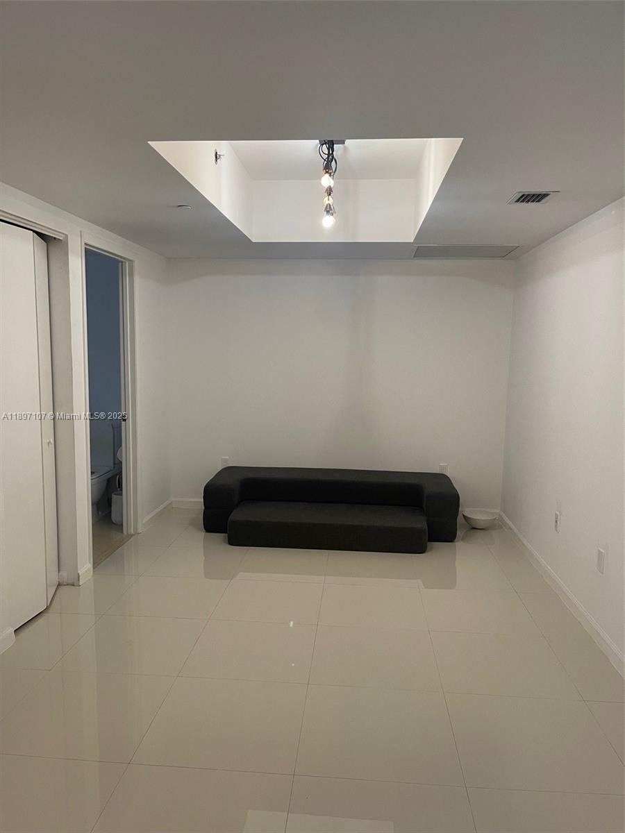 ICONBRICKELL CONDO NO 1 - Residential Lease