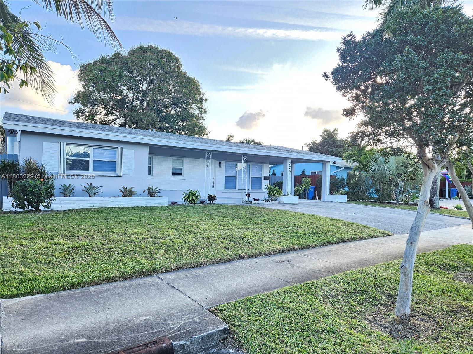 Property for Sale at 770 Nw 38th St, Oakland Park, Miami-Dade County, Florida - Bedrooms: 4 
Bathrooms: 3  - $594,900