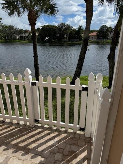HOLLYWOOD LAKES COUNTRY C - Residential Lease