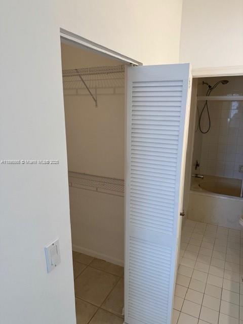 HOLLYWOOD LAKES COUNTRY C - Residential Lease