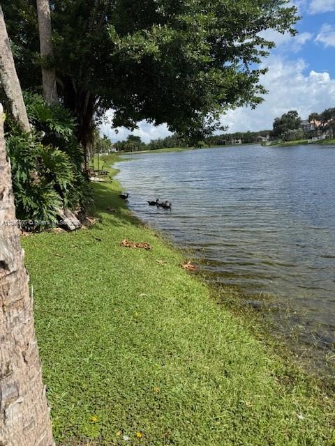 HOLLYWOOD LAKES COUNTRY C - Residential Lease