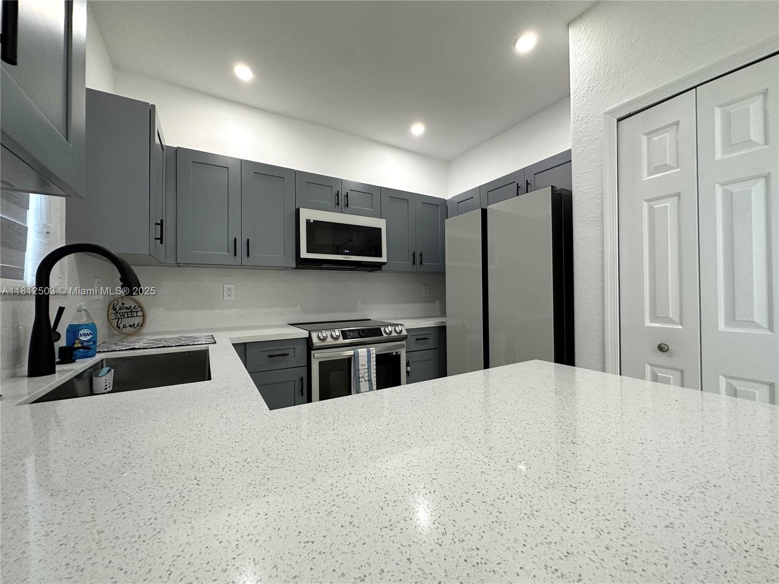 SHOMA TOWNHOMES AT KEYSCO - Residential
