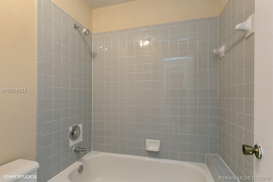 LAKESHORE CONDO #4 - Residential