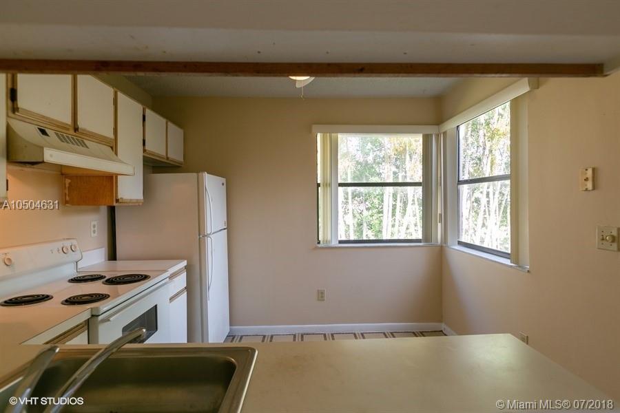 LAKESHORE CONDO #4 - Residential