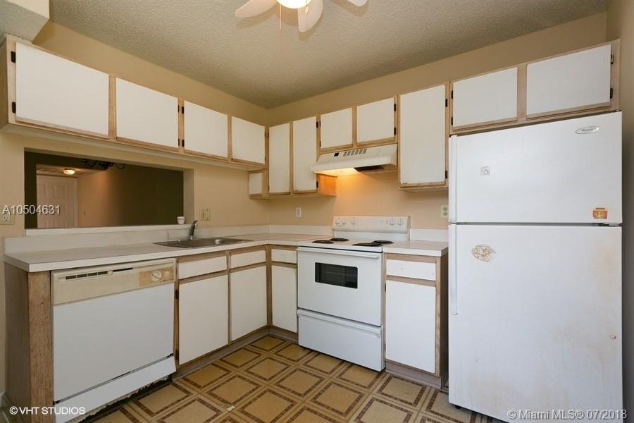 LAKESHORE CONDO #4 - Residential