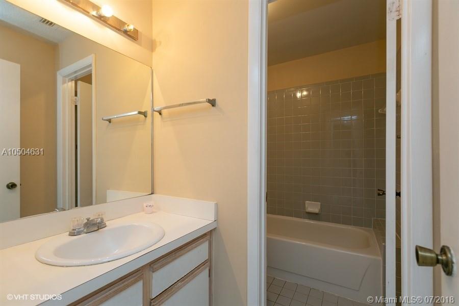 LAKESHORE CONDO #4 - Residential