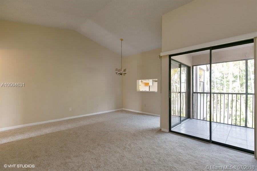 LAKESHORE CONDO #4 - Residential
