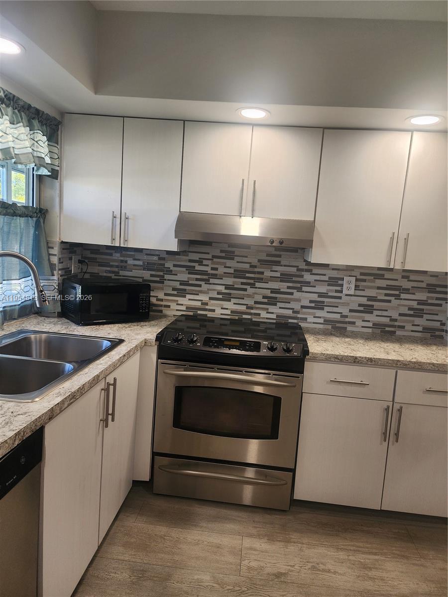 LIME BAY CONDOMINIUM 6 - Residential