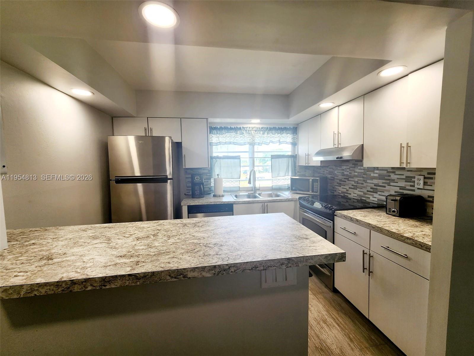 LIME BAY CONDOMINIUM 6 - Residential