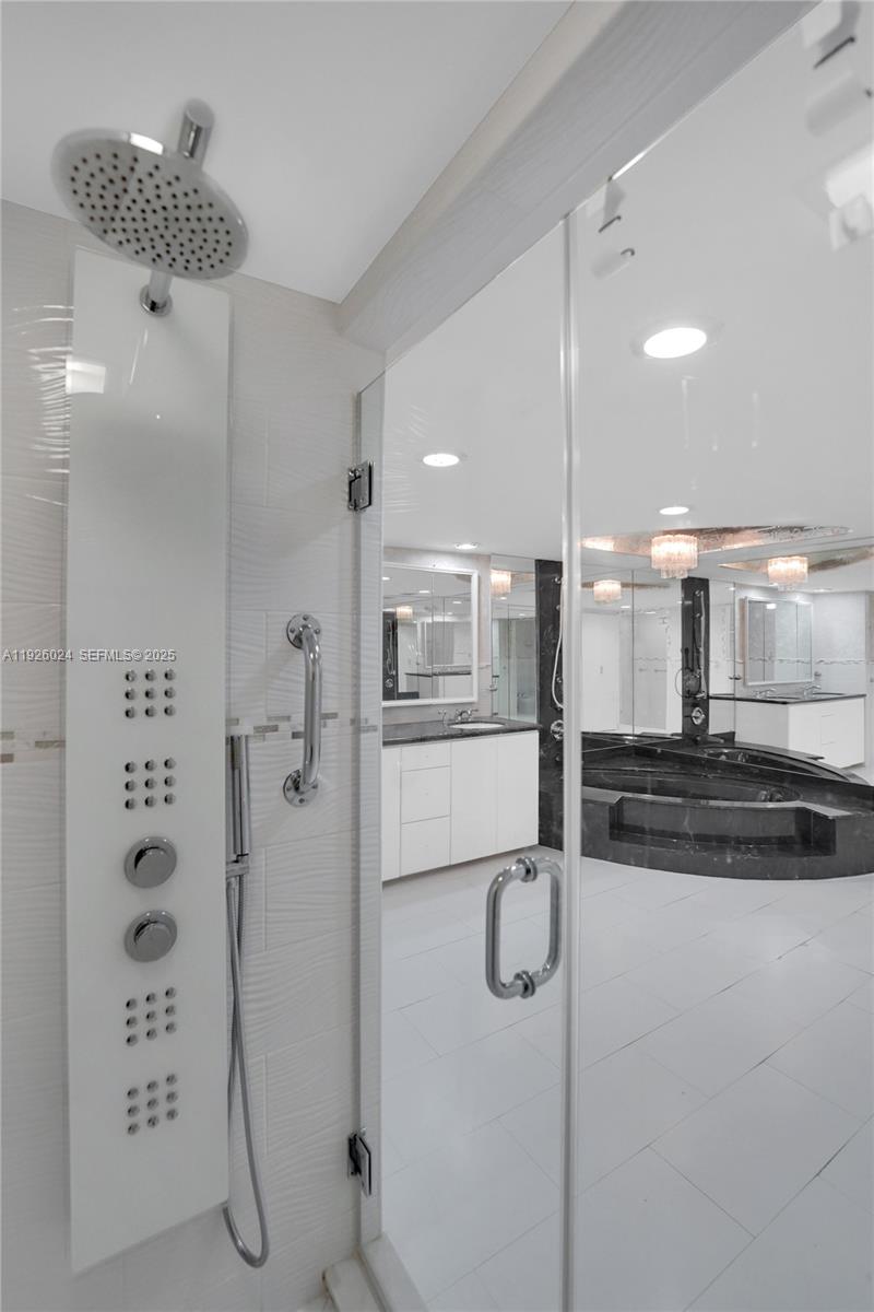 MALAGA TOWERS CONDO - Residential