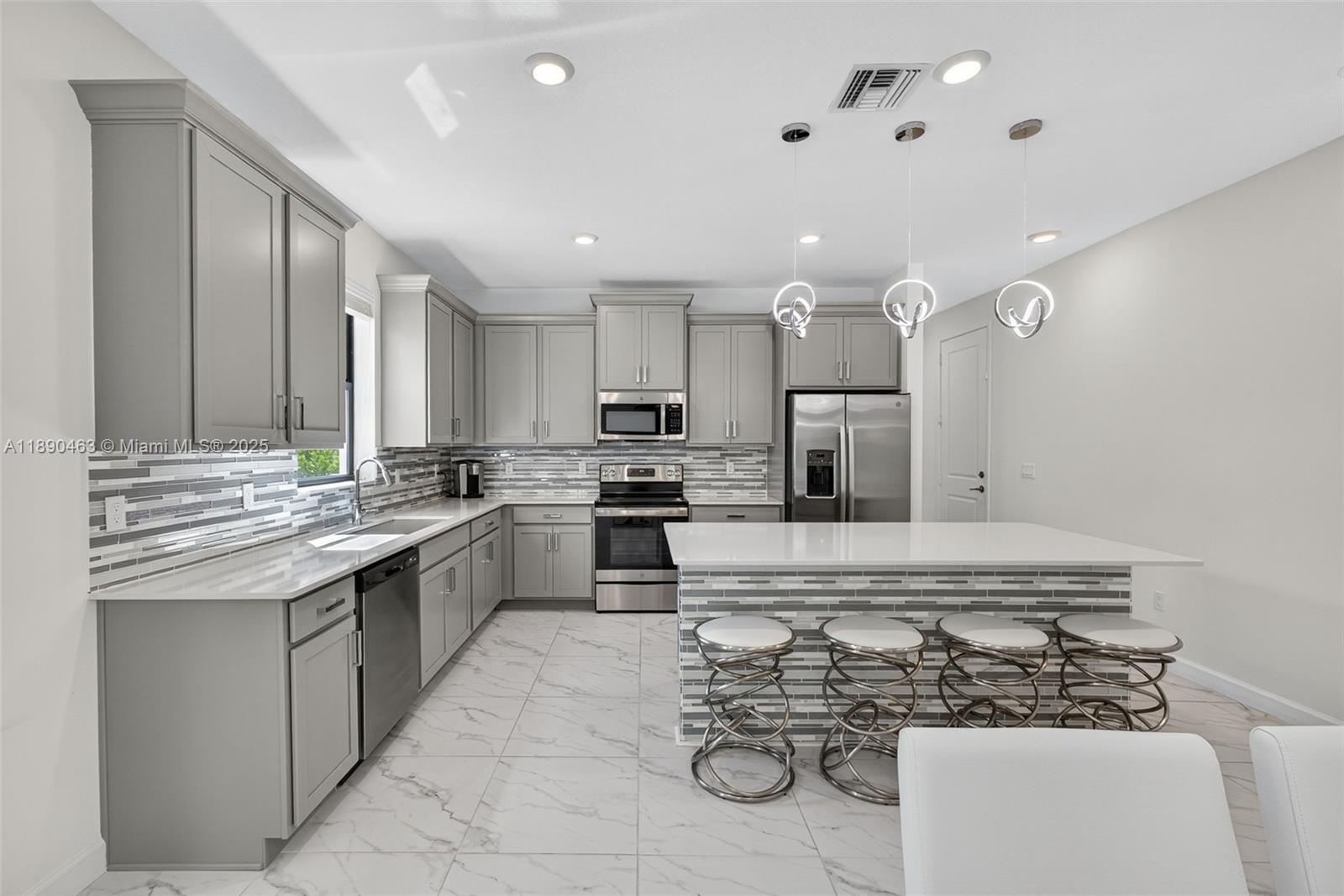 CRESTWOOD NORTH - Residential