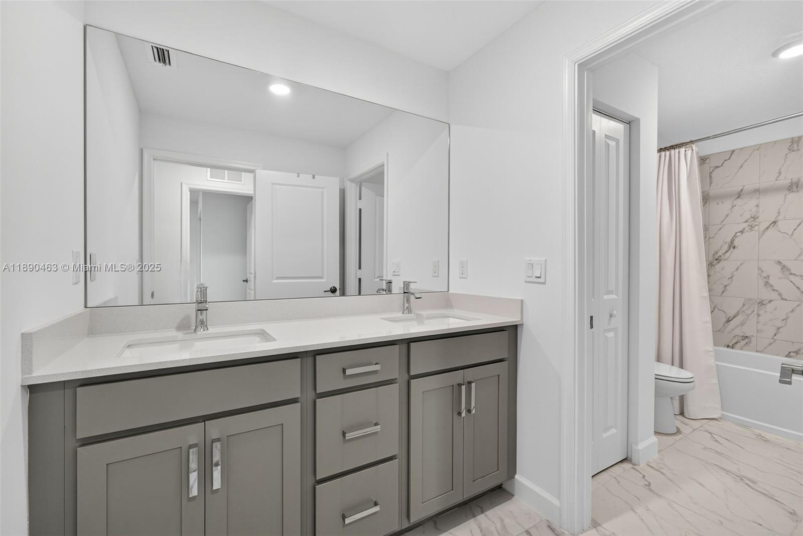 CRESTWOOD NORTH - Residential