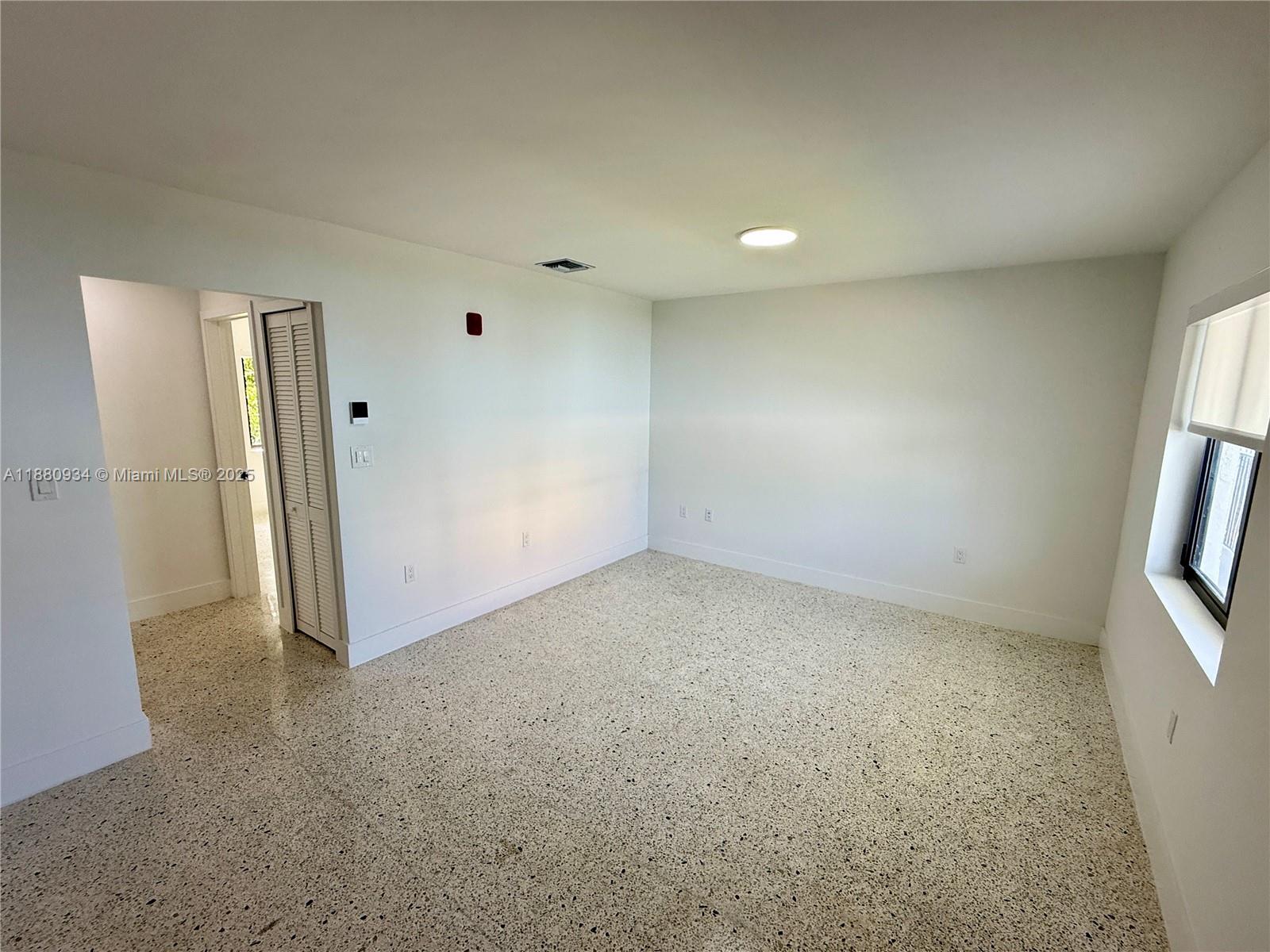 DIXIE HIGHWAY TRACK - Residential Lease
