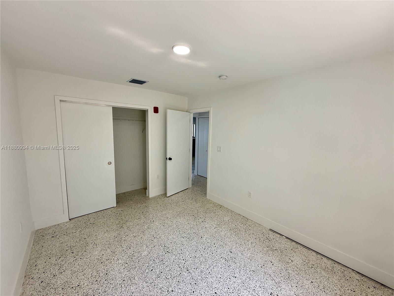 DIXIE HIGHWAY TRACK - Residential Lease