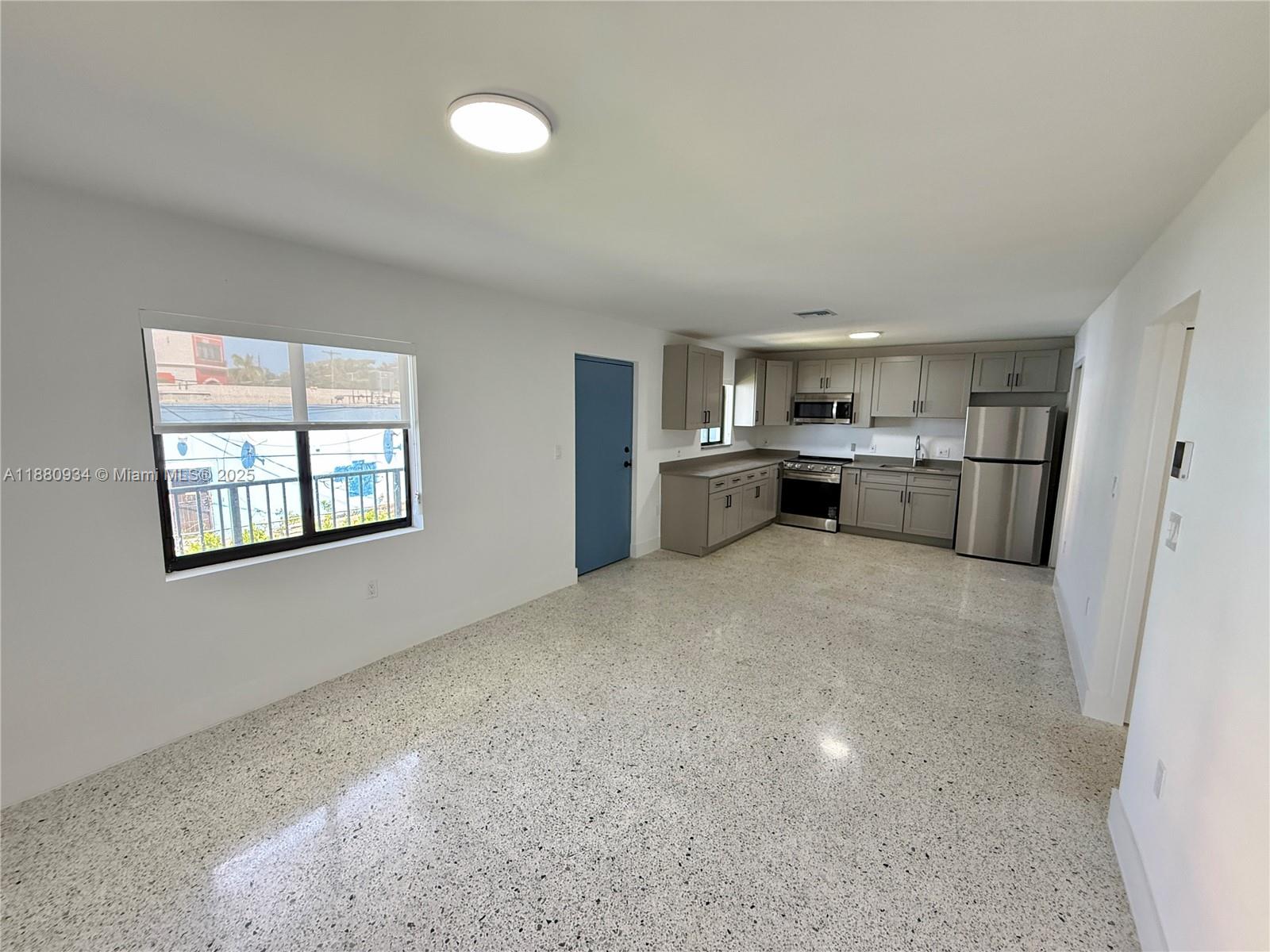 DIXIE HIGHWAY TRACK - Residential Lease