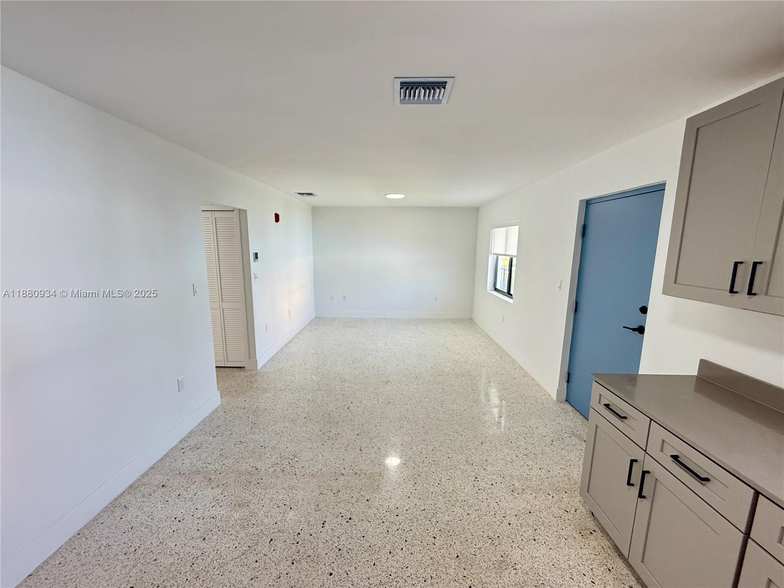 DIXIE HIGHWAY TRACK - Residential Lease