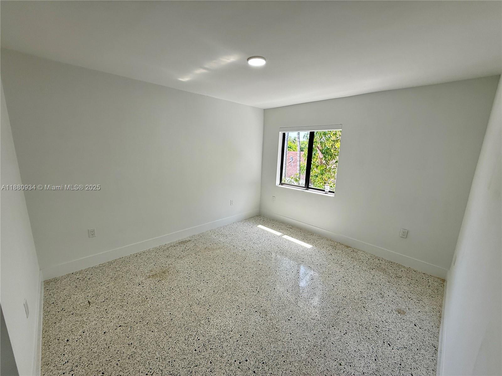 DIXIE HIGHWAY TRACK - Residential Lease