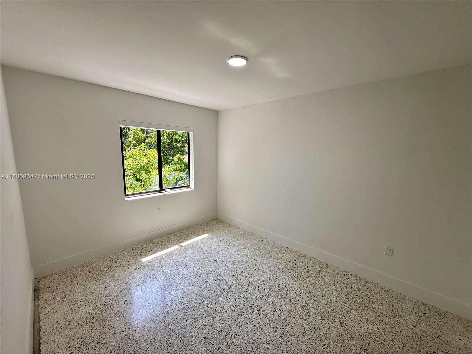DIXIE HIGHWAY TRACK - Residential Lease