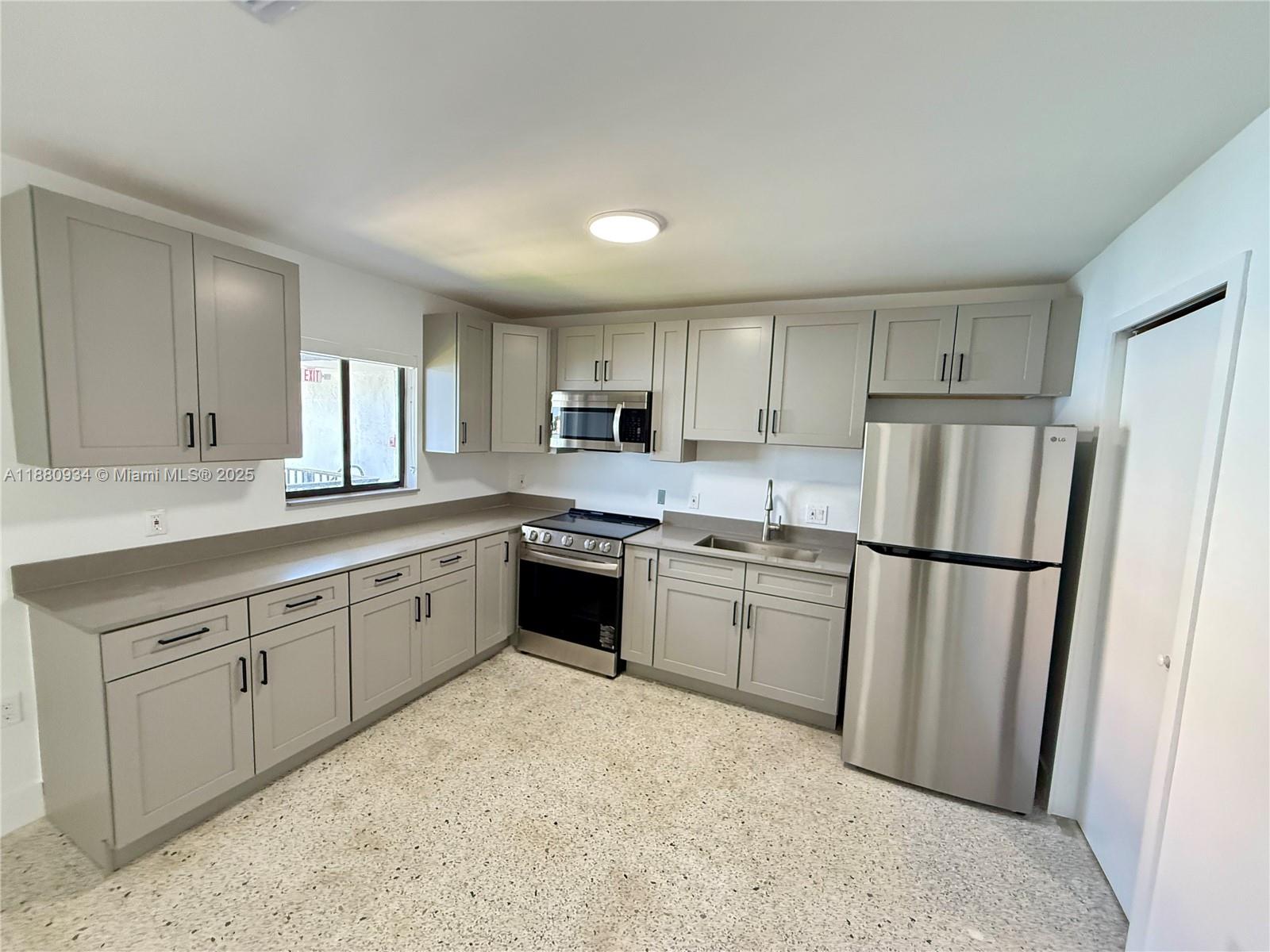 DIXIE HIGHWAY TRACK - Residential Lease