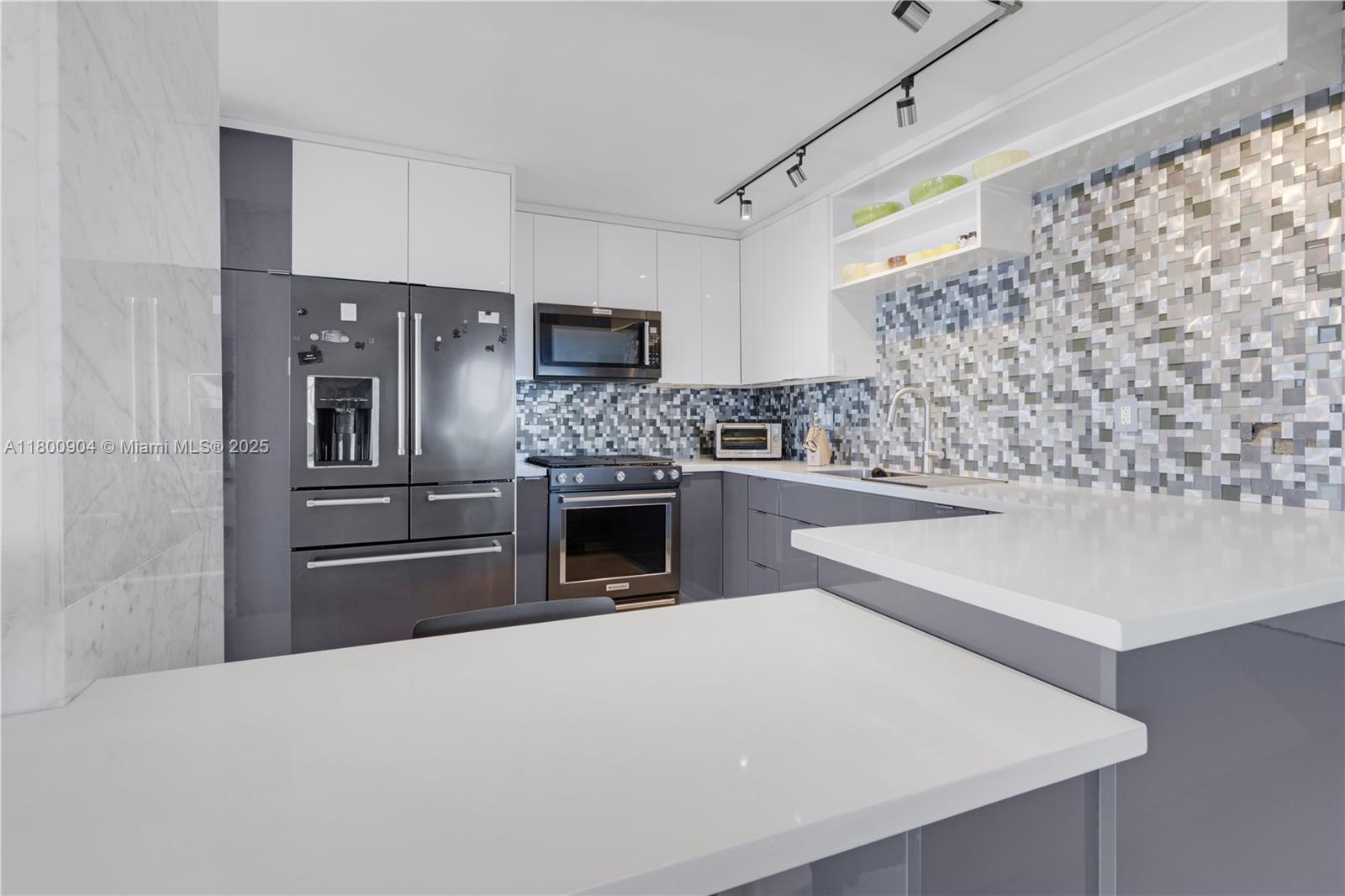 PARKER PLAZA ESTATES COND0 - Residential