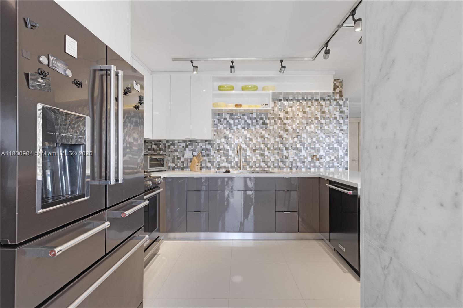 PARKER PLAZA ESTATES COND0 - Residential