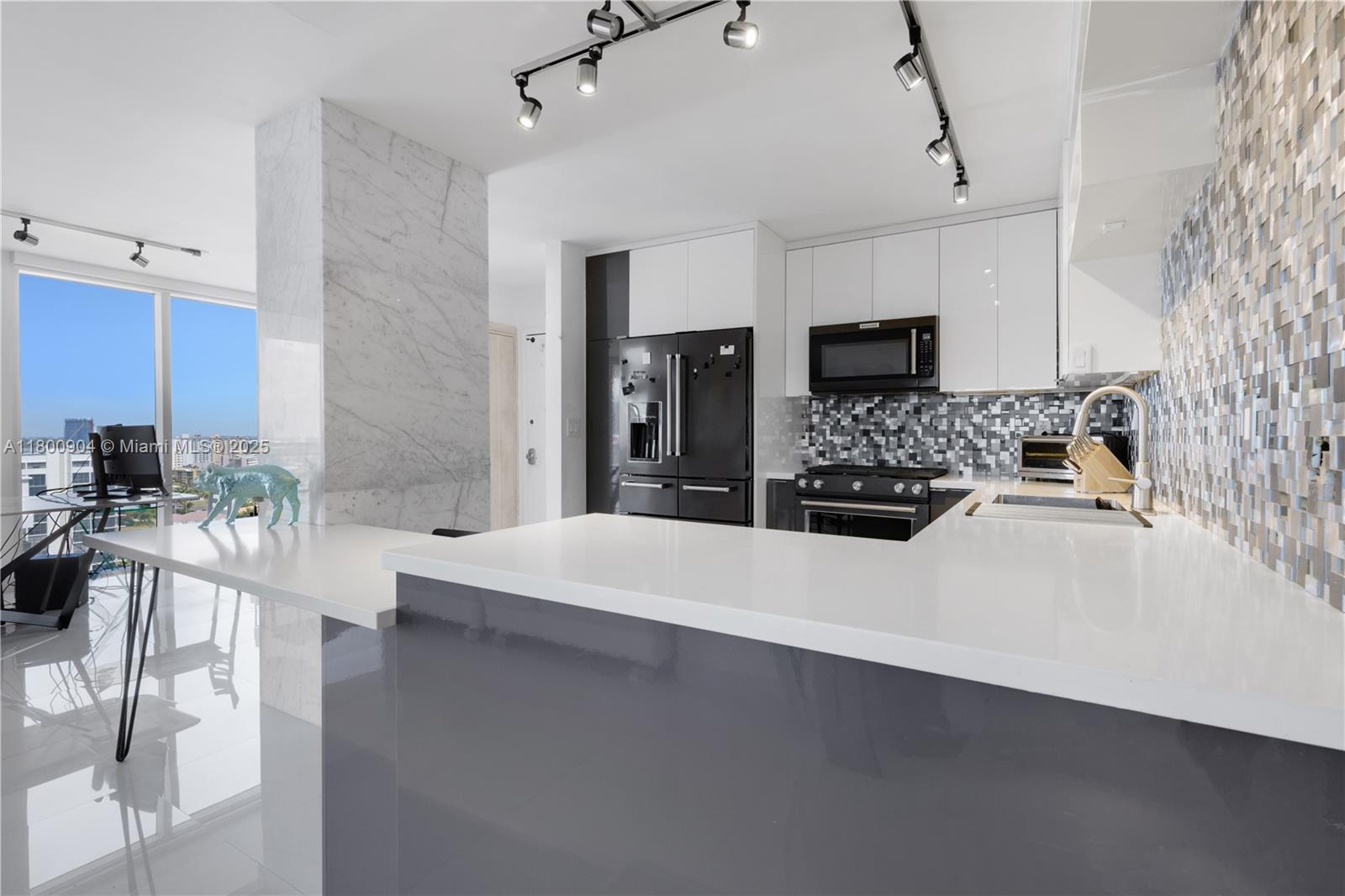 PARKER PLAZA ESTATES COND0 - Residential