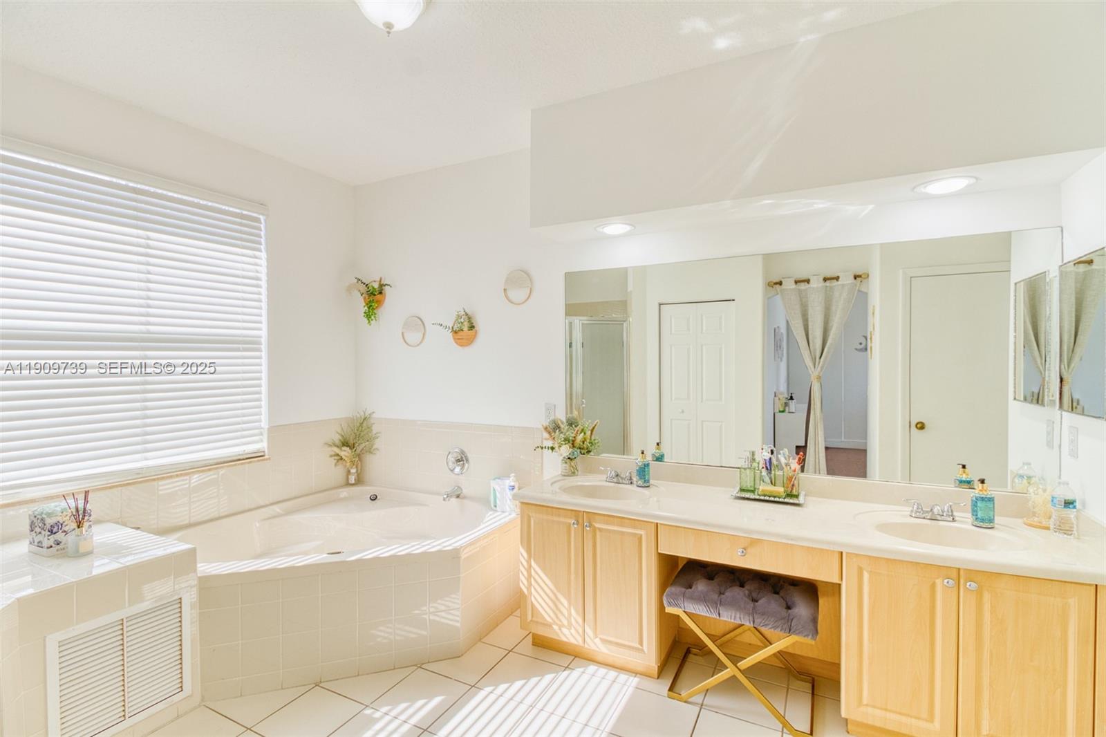 MAPLE RIDGE - Residential