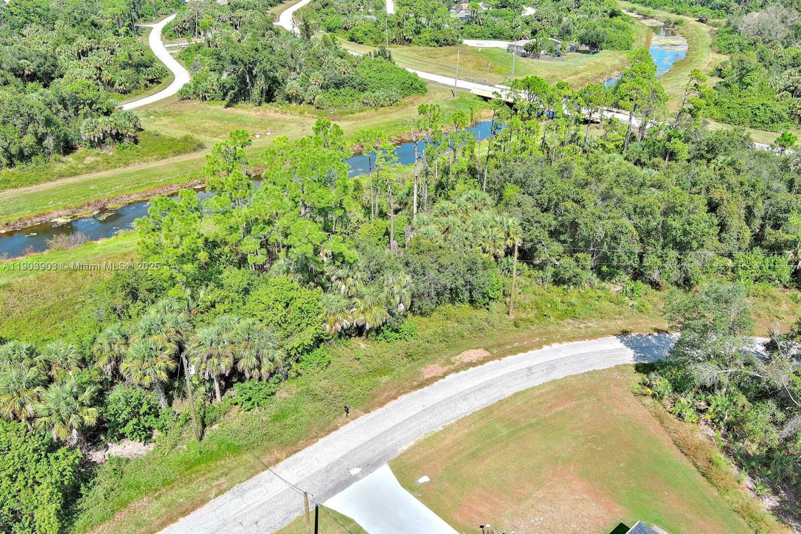 PORT CHARLOTTE - Land