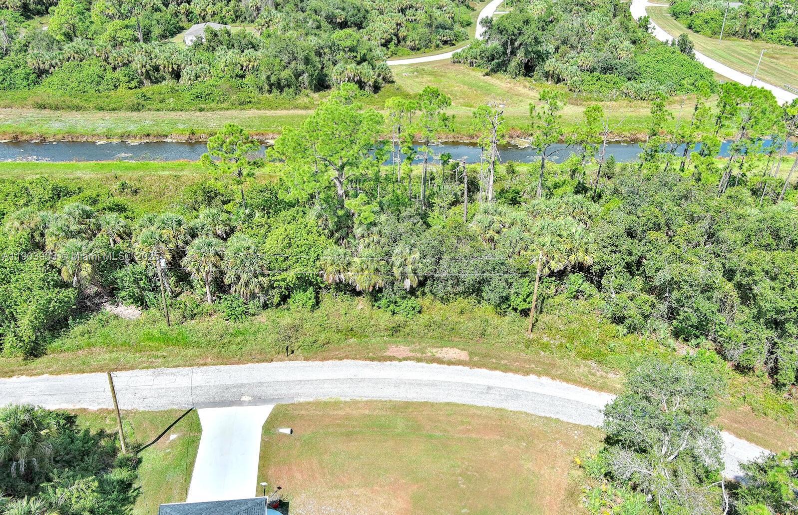 PORT CHARLOTTE - Land