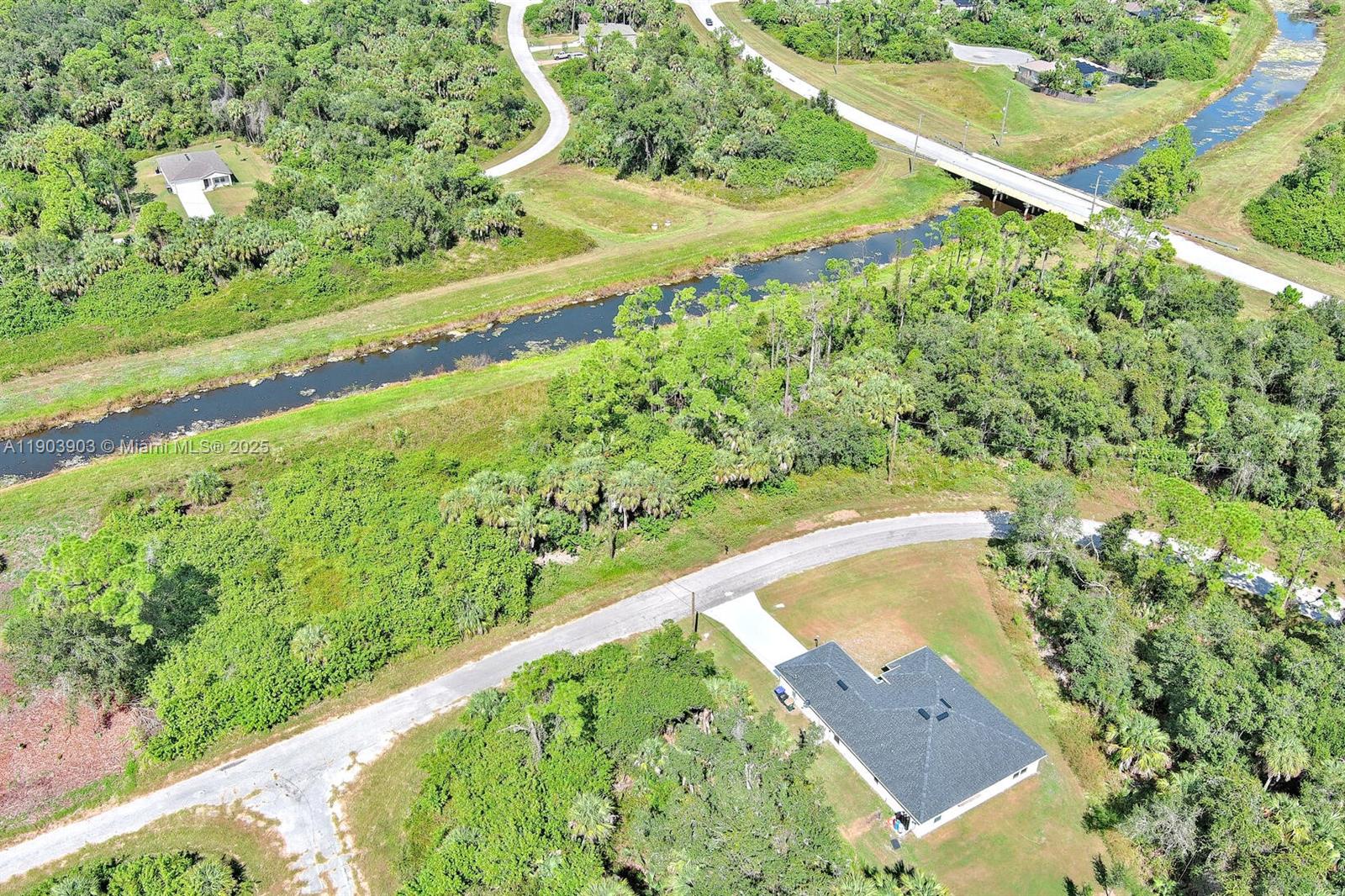 PORT CHARLOTTE - Land