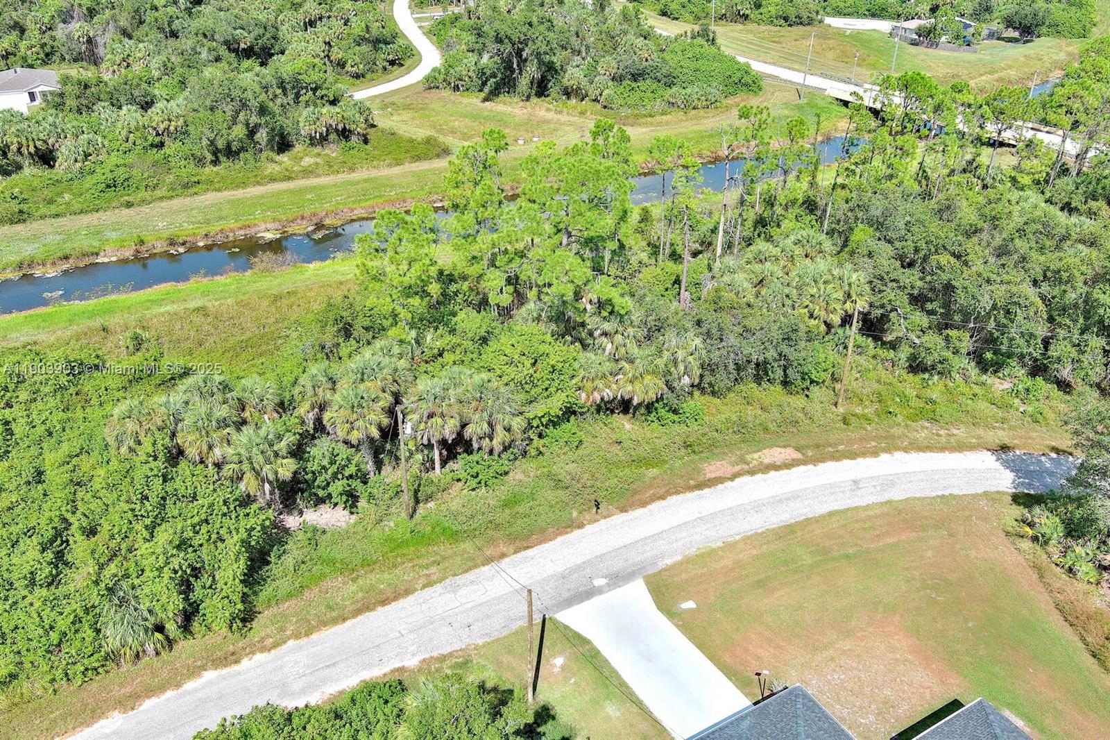 PORT CHARLOTTE - Land