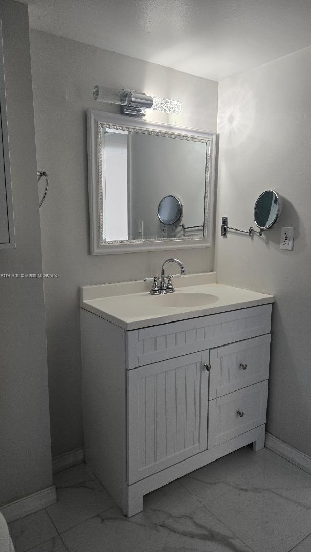 LAKEVIEW GARDENS AT MIAMI - Residential Lease