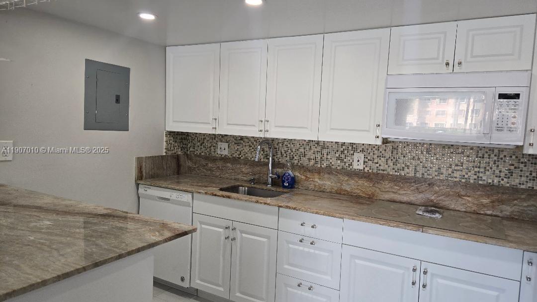 LAKEVIEW GARDENS AT MIAMI - Residential Lease