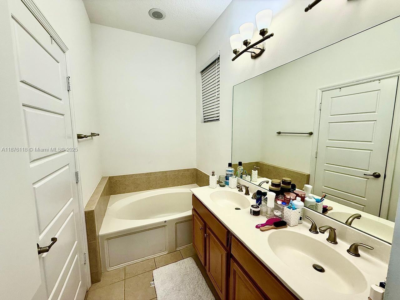 CHAMPION LAKES - Residential