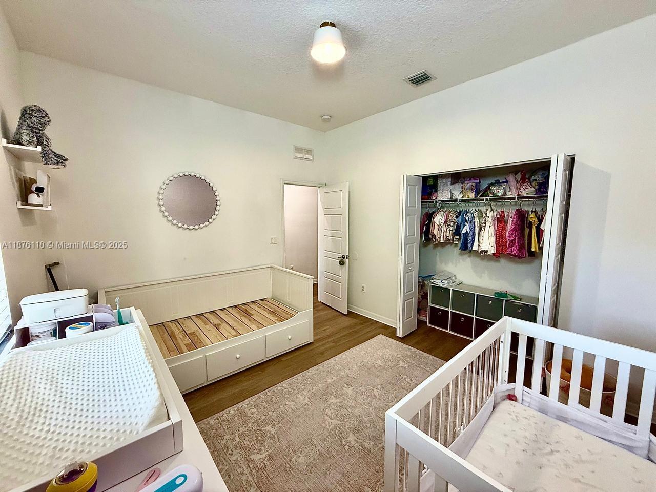 CHAMPION LAKES - Residential