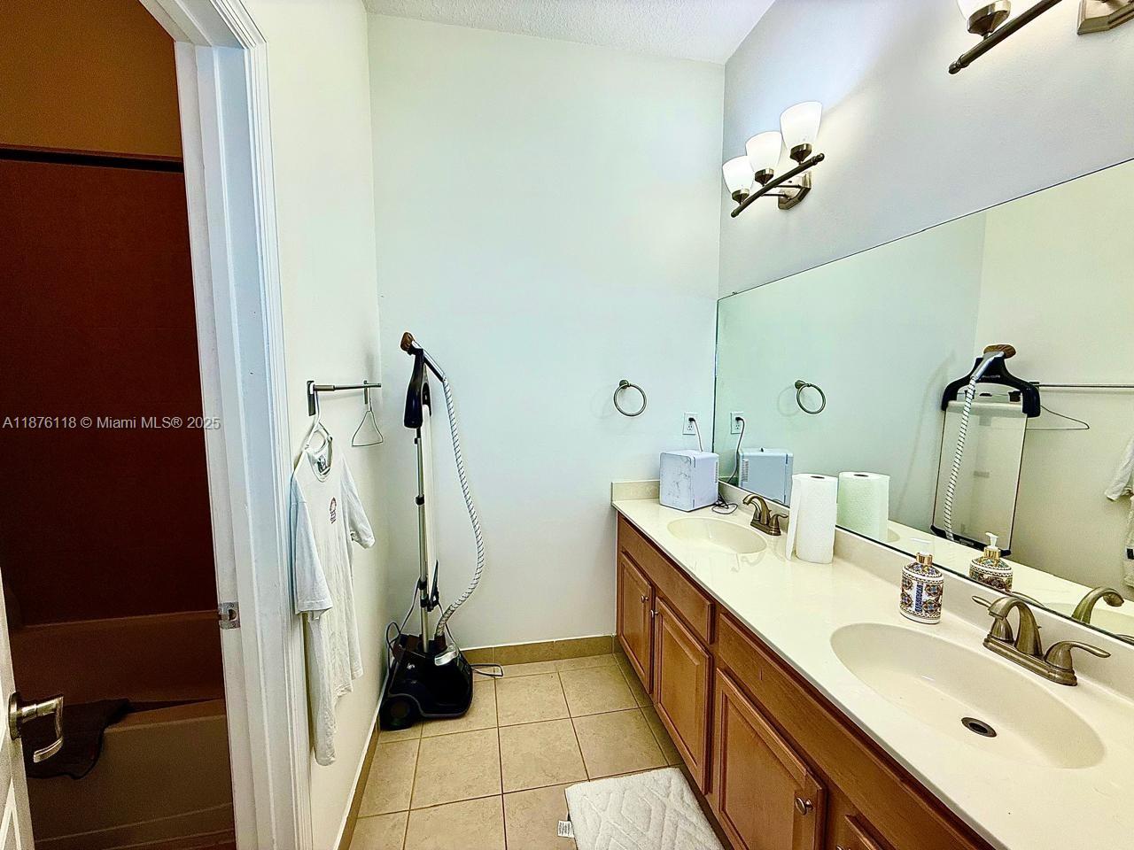 CHAMPION LAKES - Residential