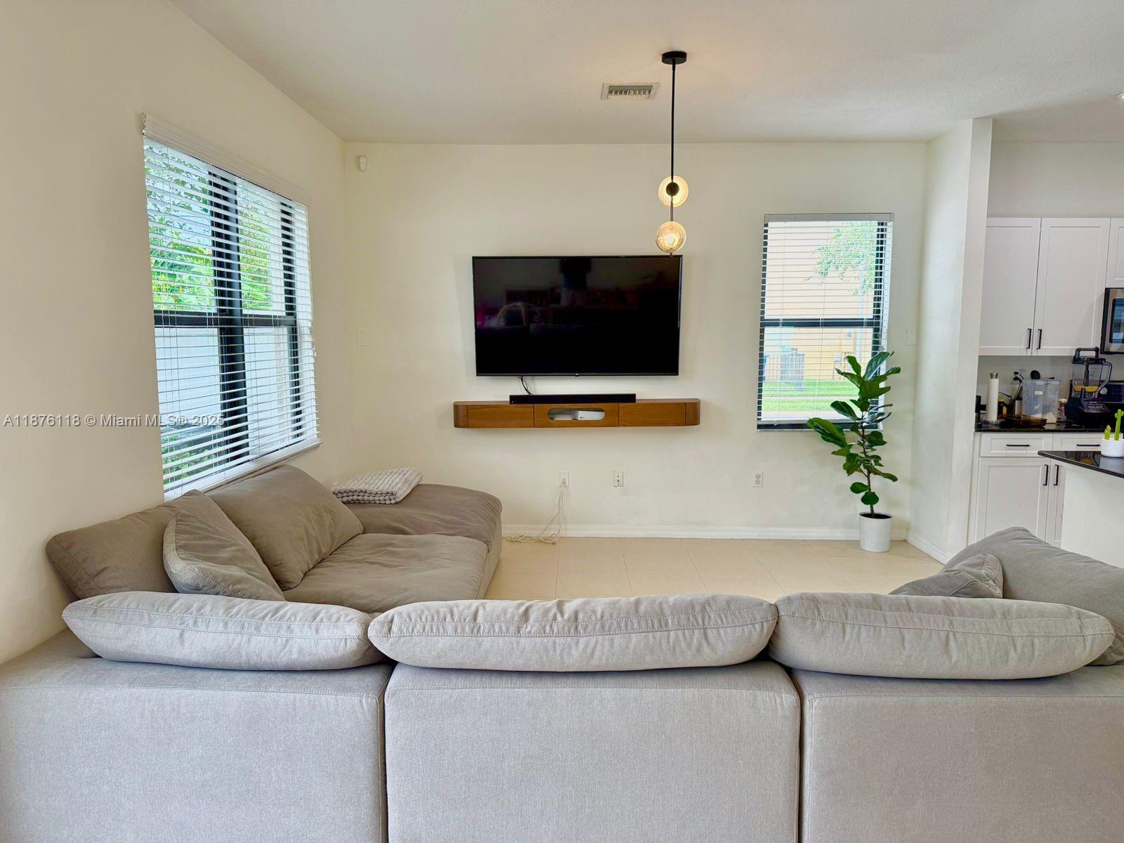 CHAMPION LAKES - Residential