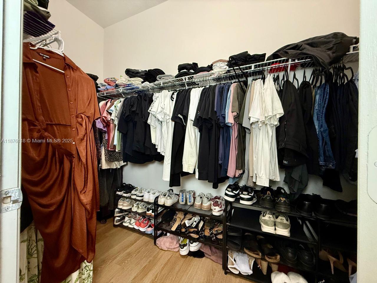 CHAMPION LAKES - Residential