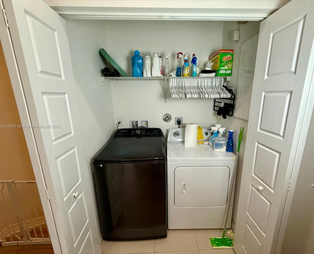 CHAMPION LAKES - Residential