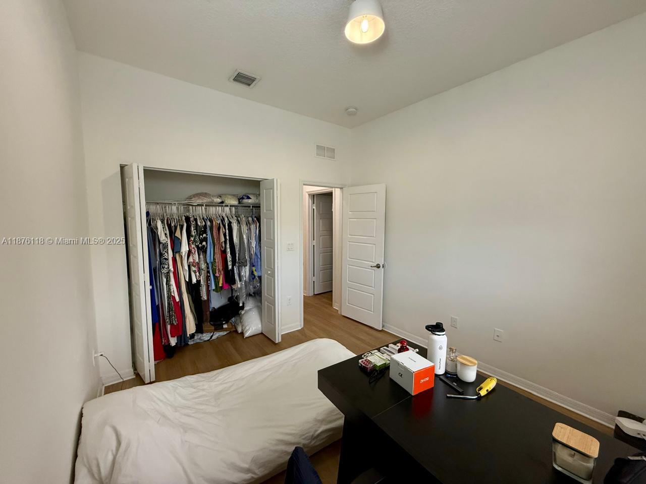 CHAMPION LAKES - Residential