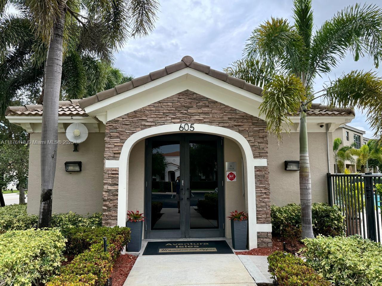 CHAMPION LAKES - Residential