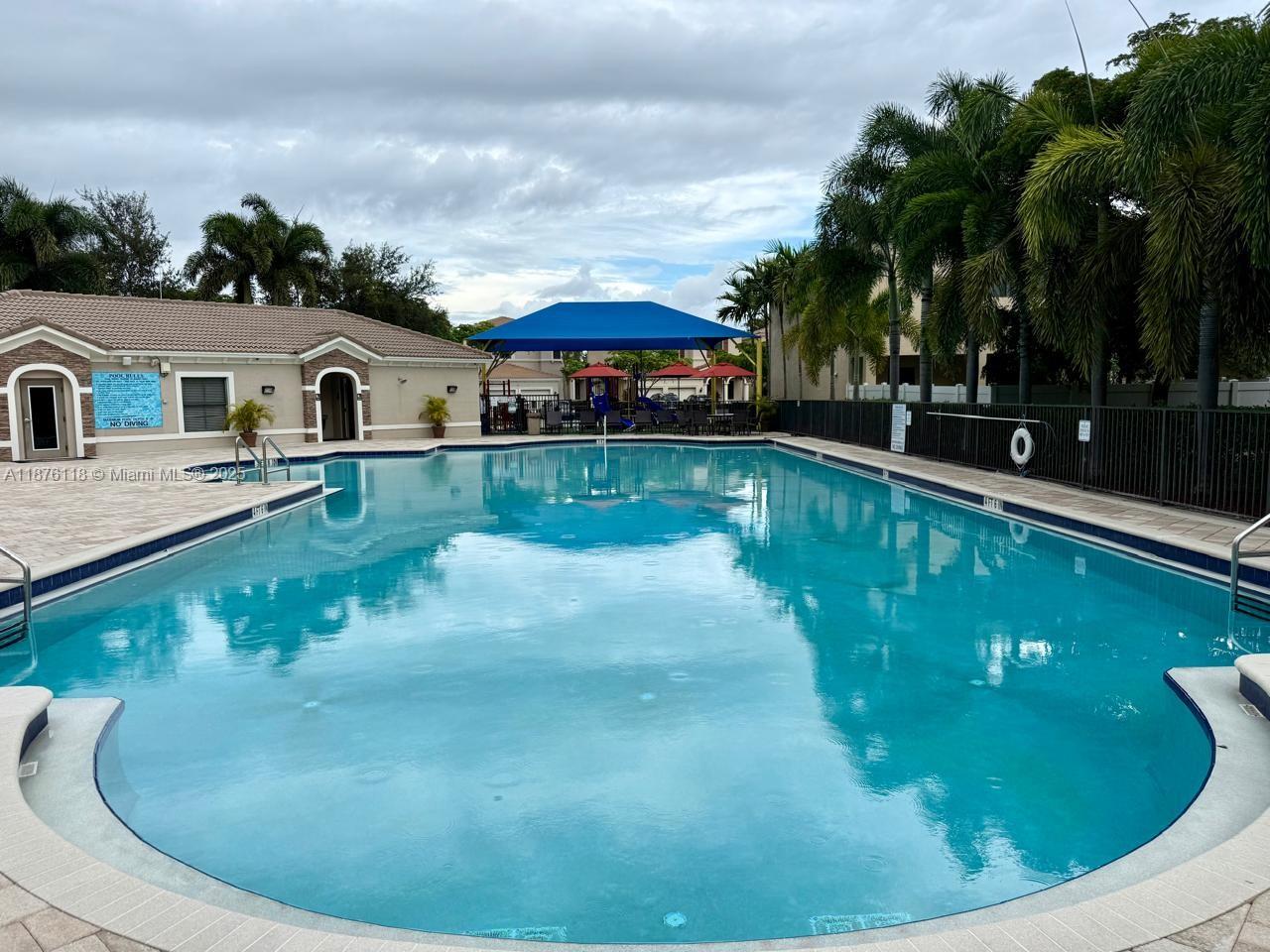 CHAMPION LAKES - Residential