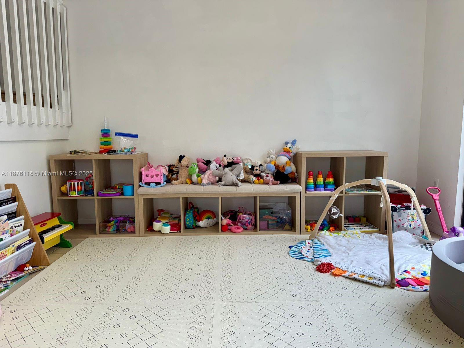 CHAMPION LAKES - Residential