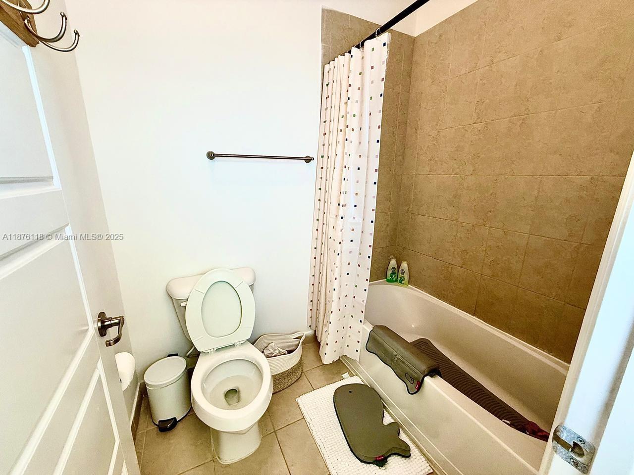 CHAMPION LAKES - Residential