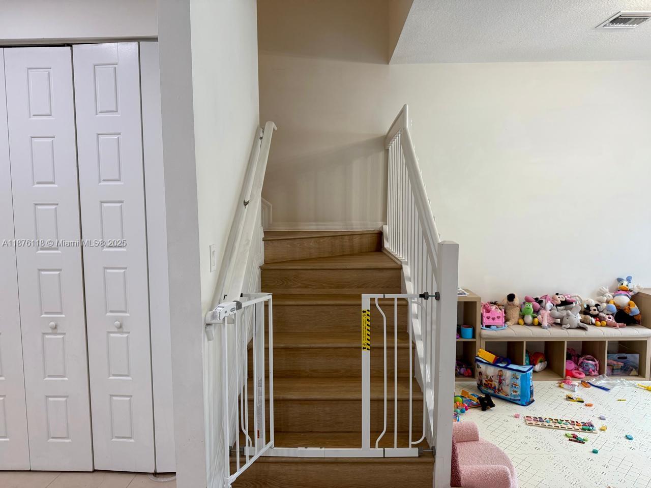 CHAMPION LAKES - Residential