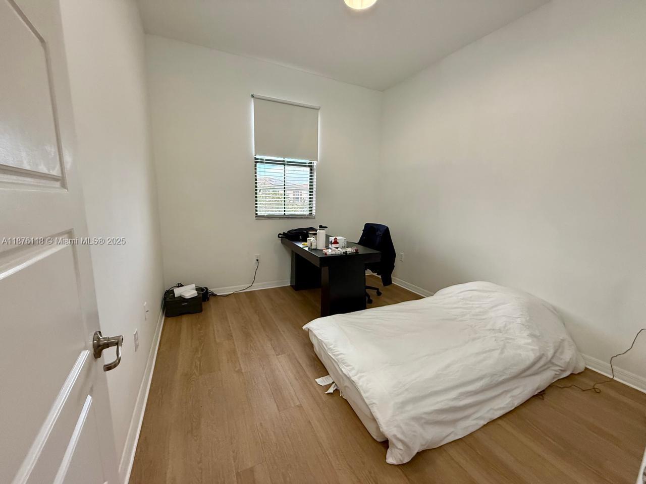 CHAMPION LAKES - Residential