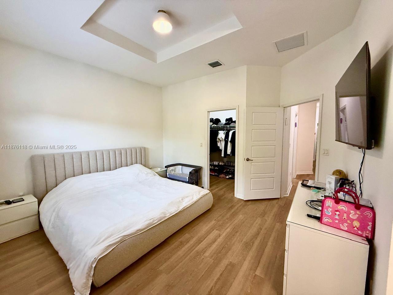 CHAMPION LAKES - Residential