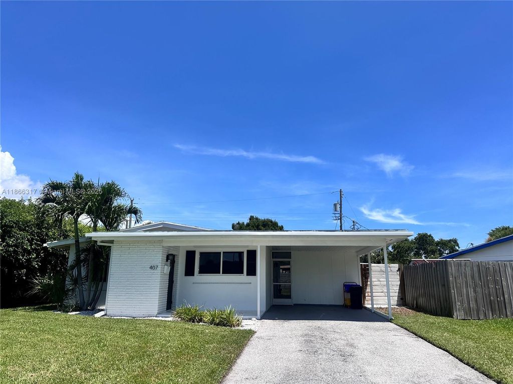 Photo of 407 Riverside Dr, Palm Beach Gardens, FL 33410 (MLS # A11866317)