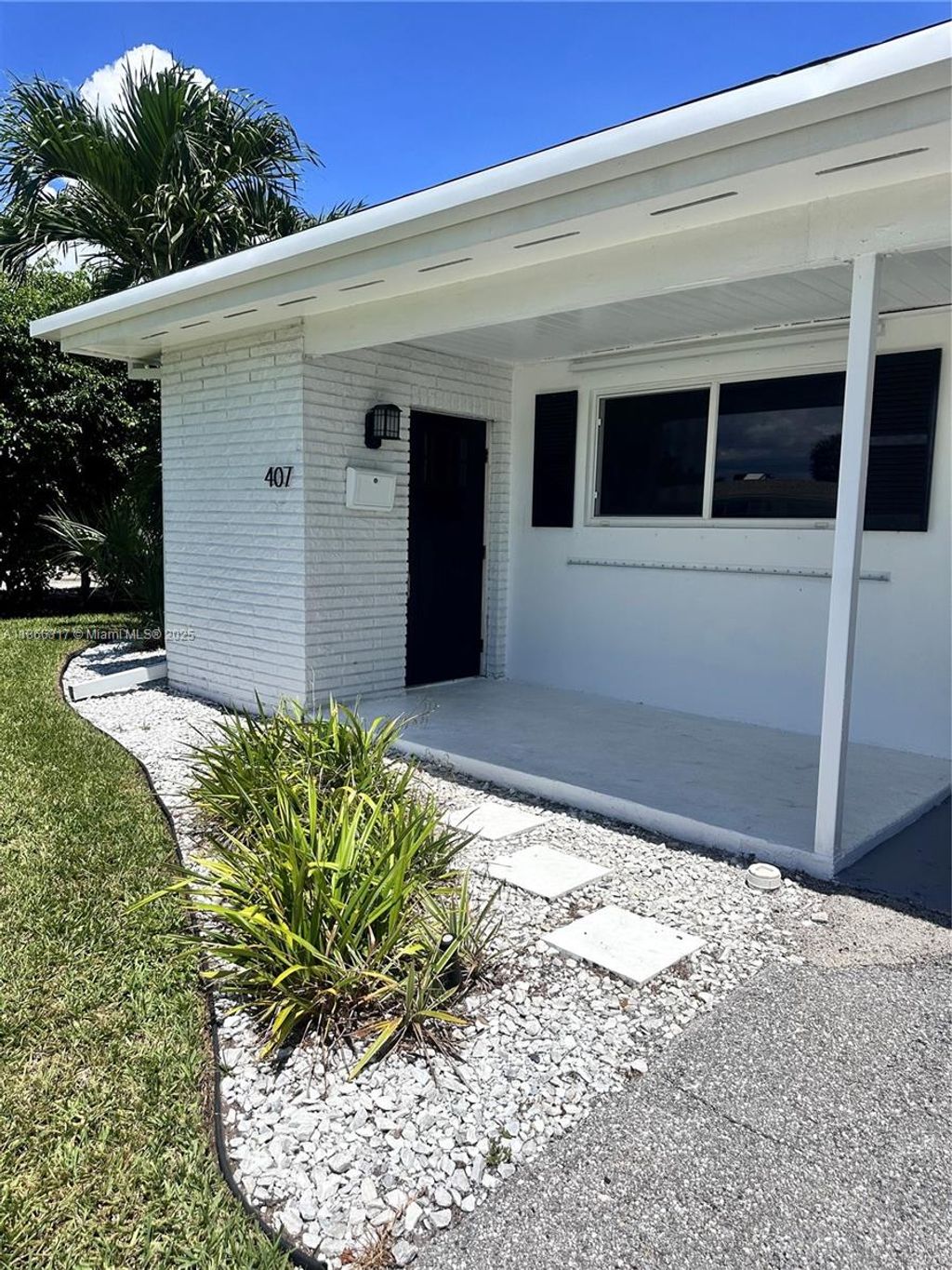 Photo of 407 Riverside Dr, Palm Beach Gardens, FL 33410 (MLS # A11866317)